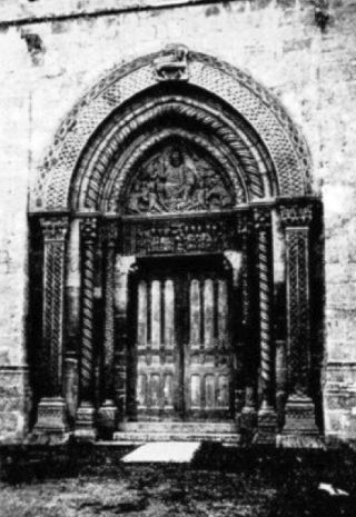Semur-en-Brionnais : Porte principale de l'église