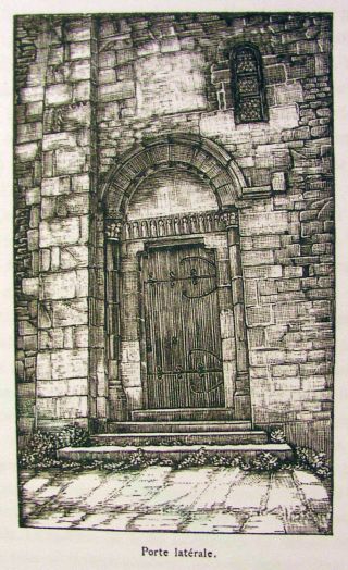 Porte latérale de l'église de Châteauneuf en Brionnais
