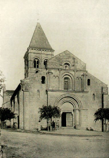 Façade et clocher de l'église de Varenne-l'Arconce