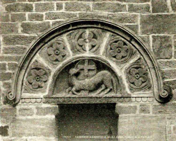 Tympan de la porte latérale sud de l'église de Varenne-l'Arconce