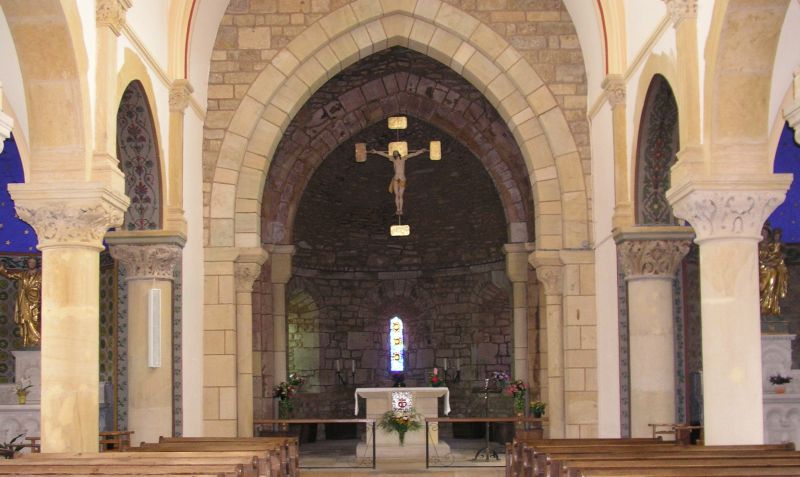 Église romane de Briant - intérieur