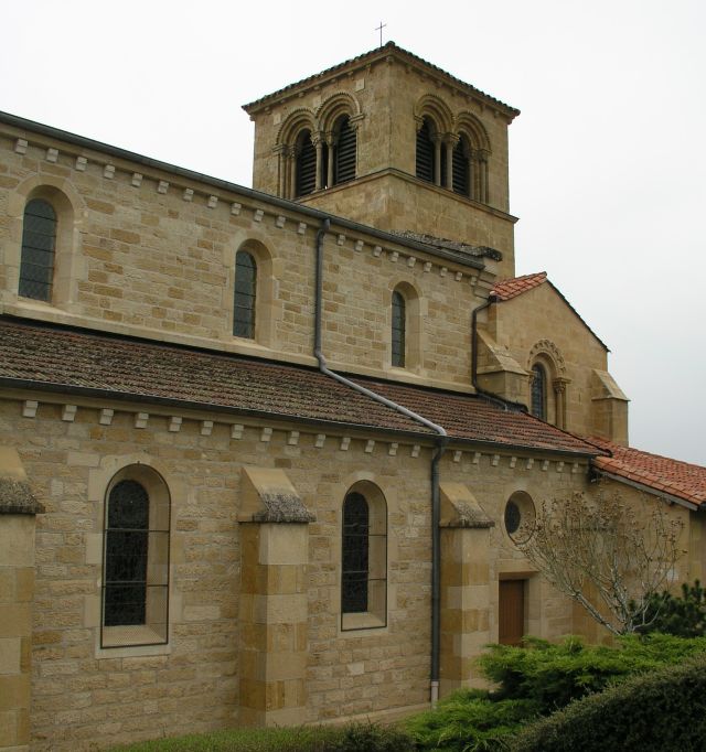 Église romane de Saint-Bonnet-de-Cray 1
