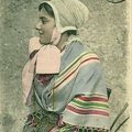 Jeunes filles et femmes charolaises en costume traditionnel